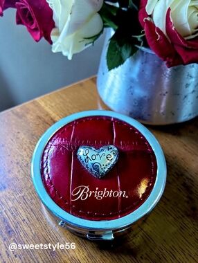 BRIGHTON "Love Beat" Vintage Leather Pill Box TIMELESS!